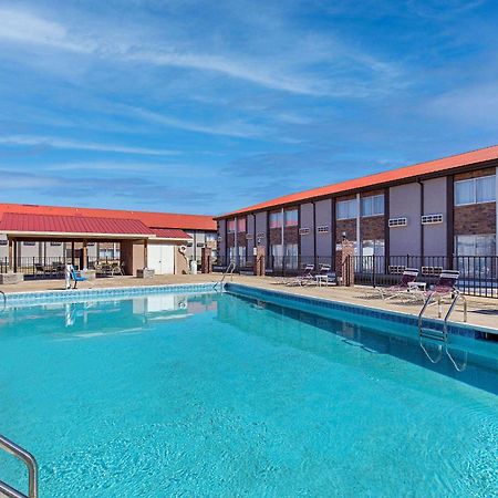Ramada By Wyndham Bowling Green Exterior photo