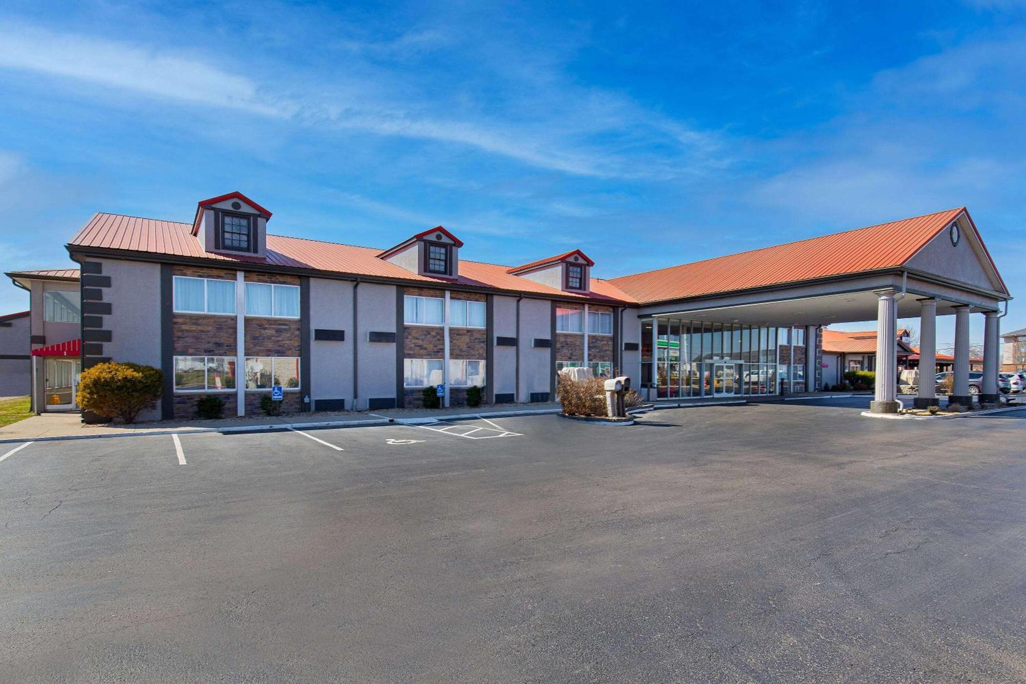 Ramada By Wyndham Bowling Green Exterior photo
